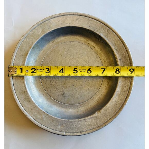 Set of 2 Columbia Wilton Armetale Pewter Gates House Tavern 9” Dinner Plates - Picture 5 of 7